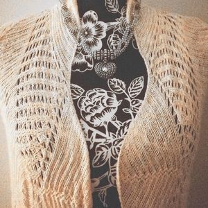 Sleeveless sweater wrap